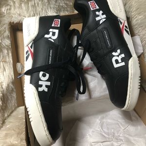 Reebox boys black shoes. Brand new. Super cute! 6